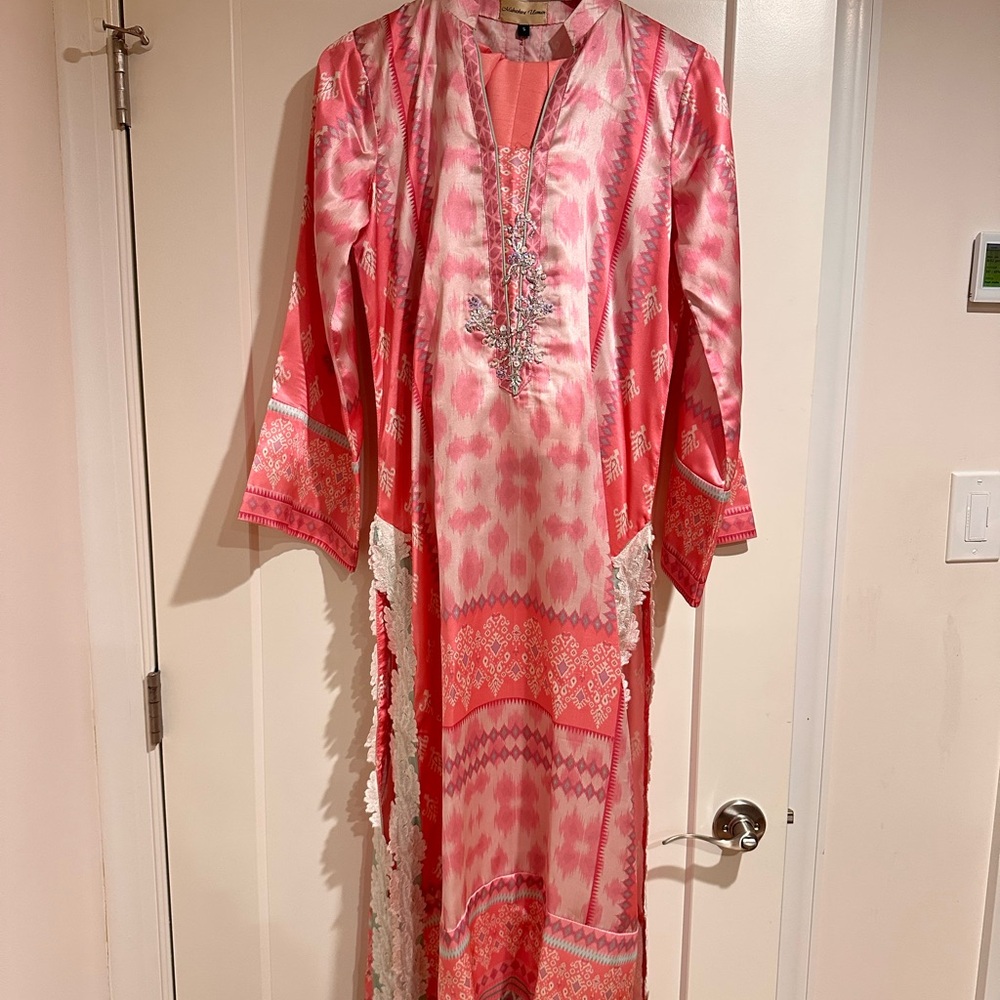 Elegant Pink and White Kaftan